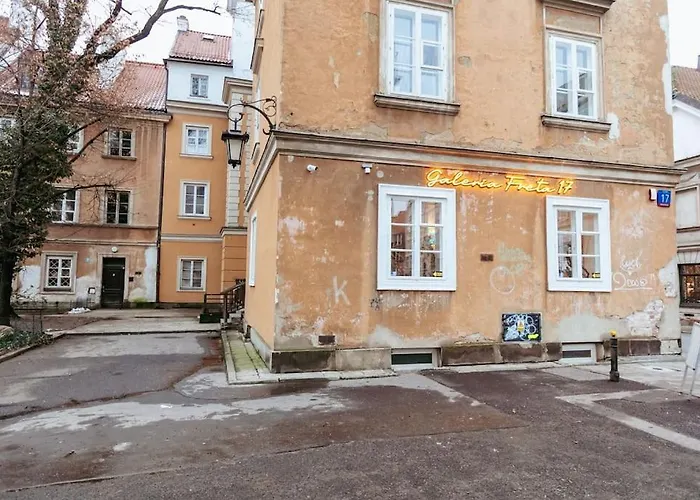 Charming Apartment Next To The Old Town!