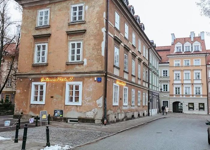 Charming Apartment Next To The Old Town!